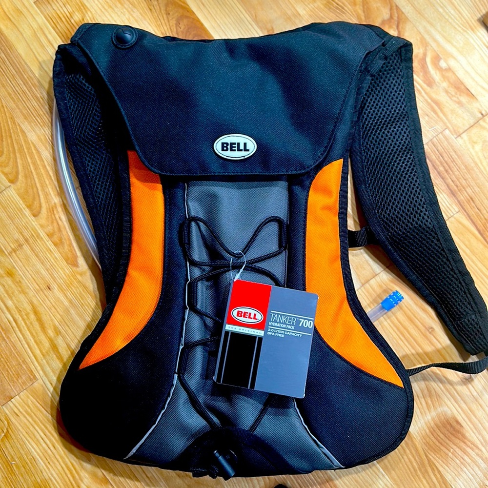 Bell camelback tinker, 700 water hydration pack 2.0 L capacity, BPA free. New